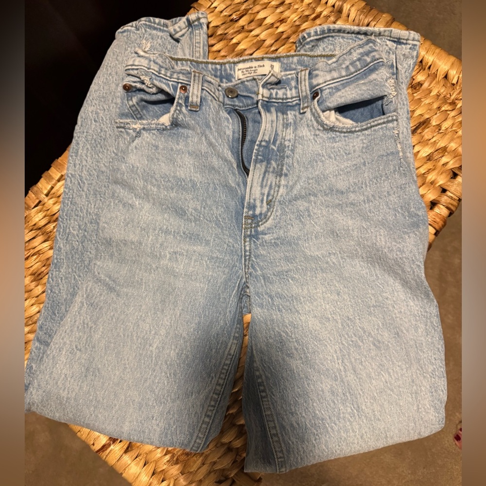 Abercrombie 90’s Straight Ultra High Rise Jeans